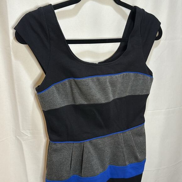 BCBGMaxArzia Colorblock Cap Sleeve Bodycon Dress Size 6 - Picture 3 of 6